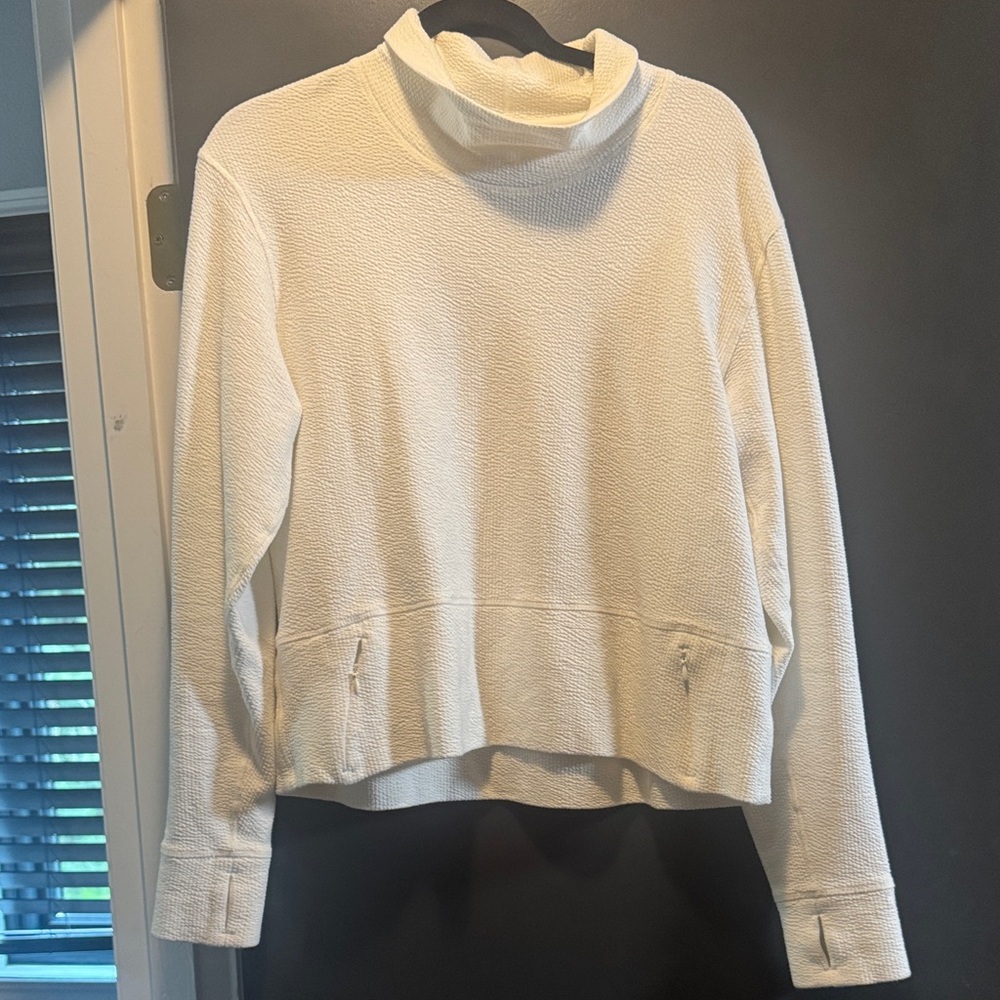 Old Navy Cream Turtleneck Pullover Sweater